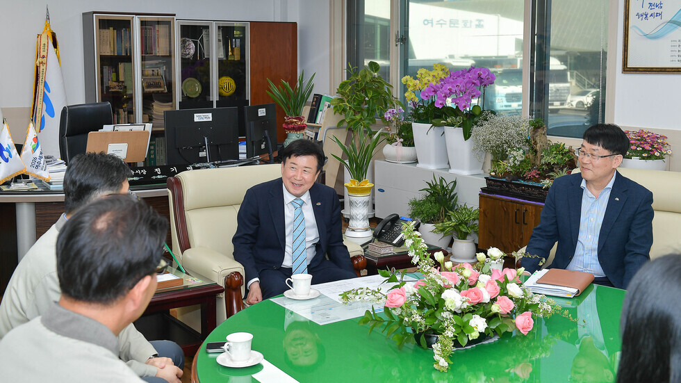 20250429 LG화학과 함께하는 '지니데이' 후원품 전달식-4.jpg