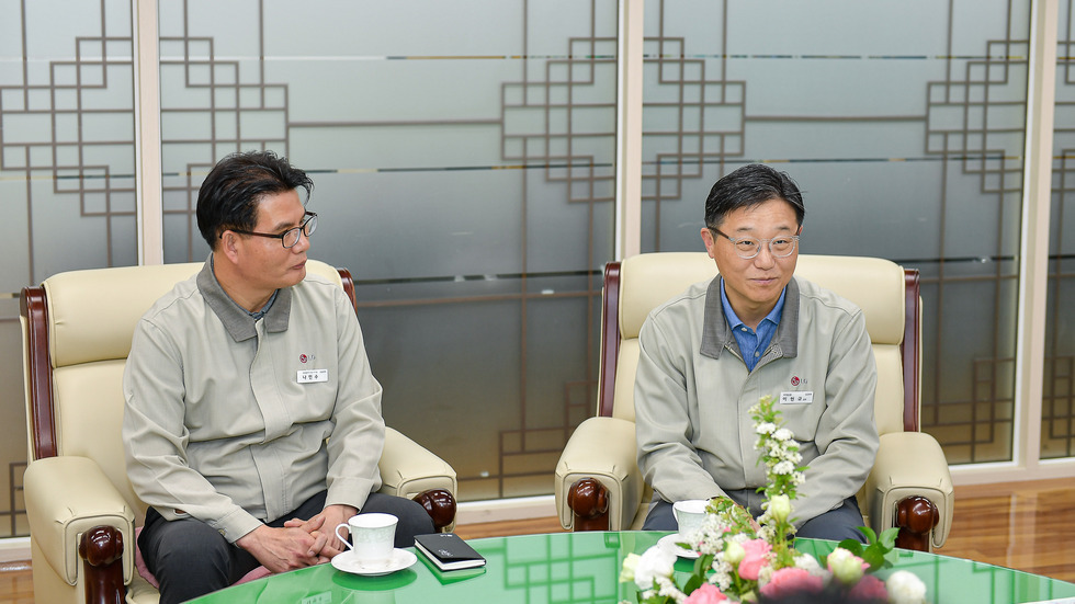 20250429 LG화학과 함께하는 '지니데이' 후원품 전달식-7.jpg