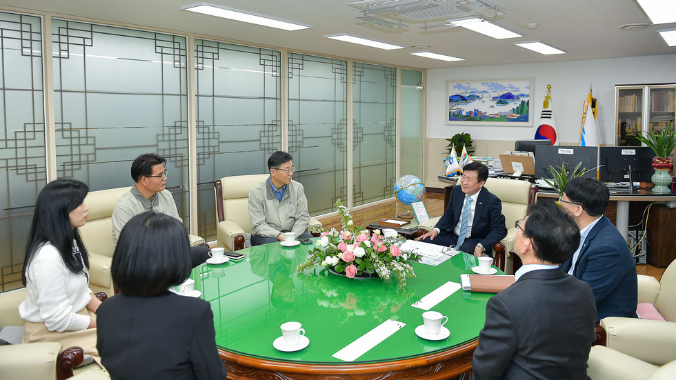 20250429 LG화학과 함께하는 '지니데이' 후원품 전달식-8.jpg