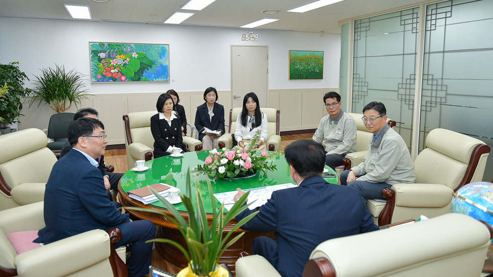 20250429 LG화학과 함께하는 '지니데이' 후원품 전달식-9.jpg