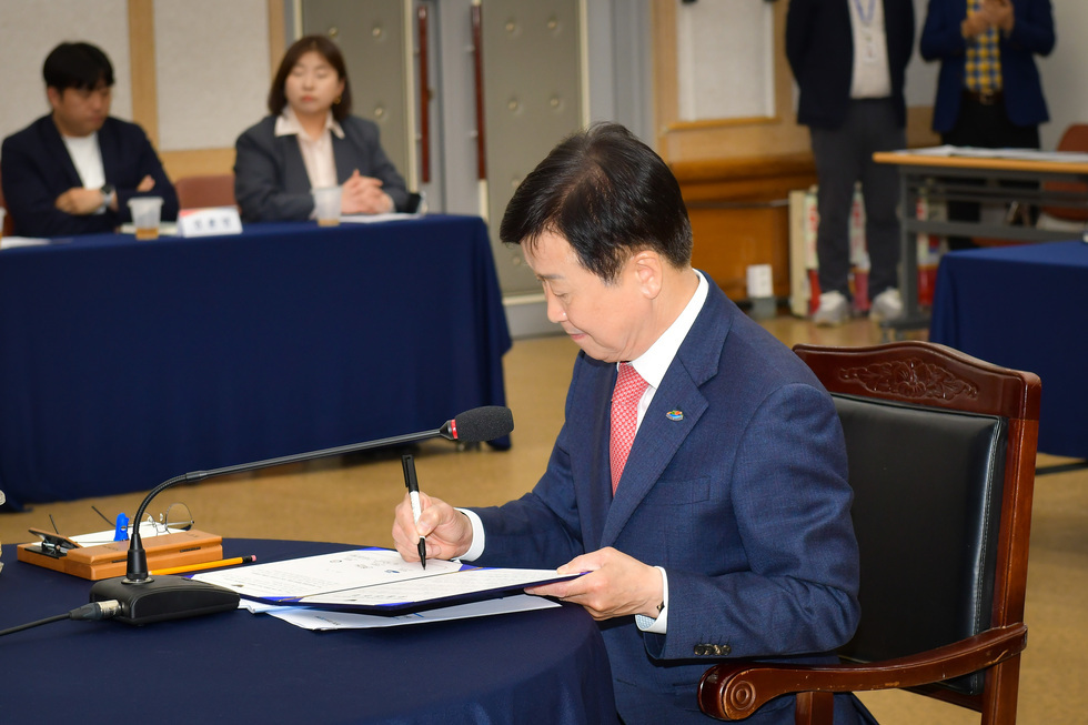 20250430 여순광 행정협의회 광양만권 경제 위기 극복 협력 공동선언-12.jpg