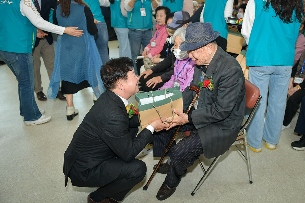 20250508 여수시노인복지관 어버이날 기념행사-7.jpg