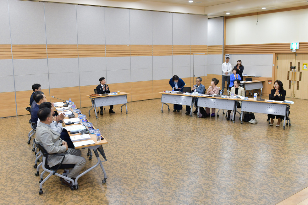 20250519 제6기 여수시 지방보조금 관리위원회위원 위촉식-3.jpg