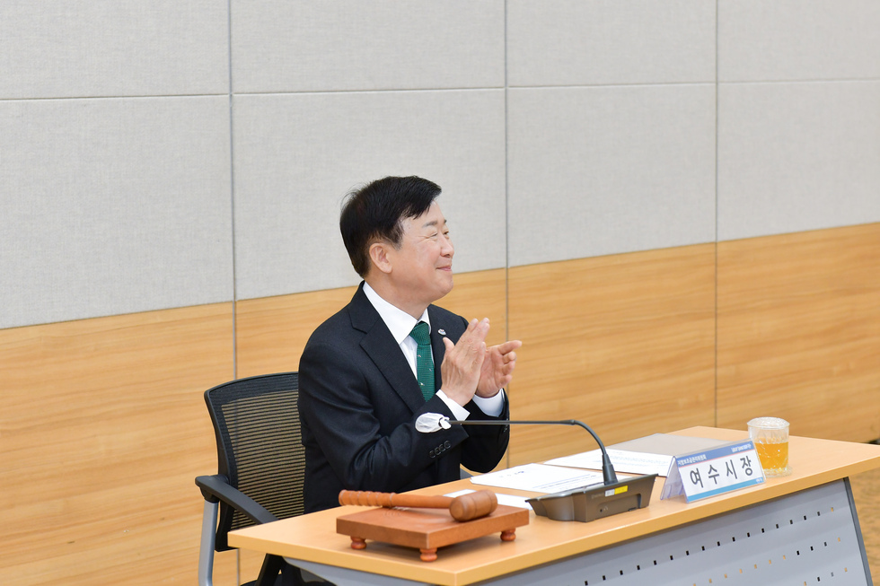 20250519 제6기 여수시 지방보조금 관리위원회위원 위촉식-4.jpg