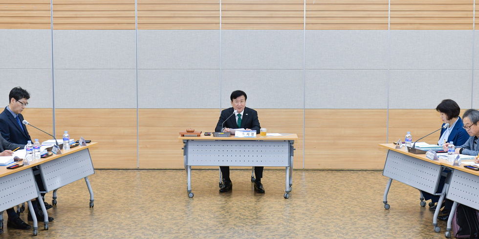 20250519 제6기 여수시 지방보조금 관리위원회위원 위촉식-10.jpg