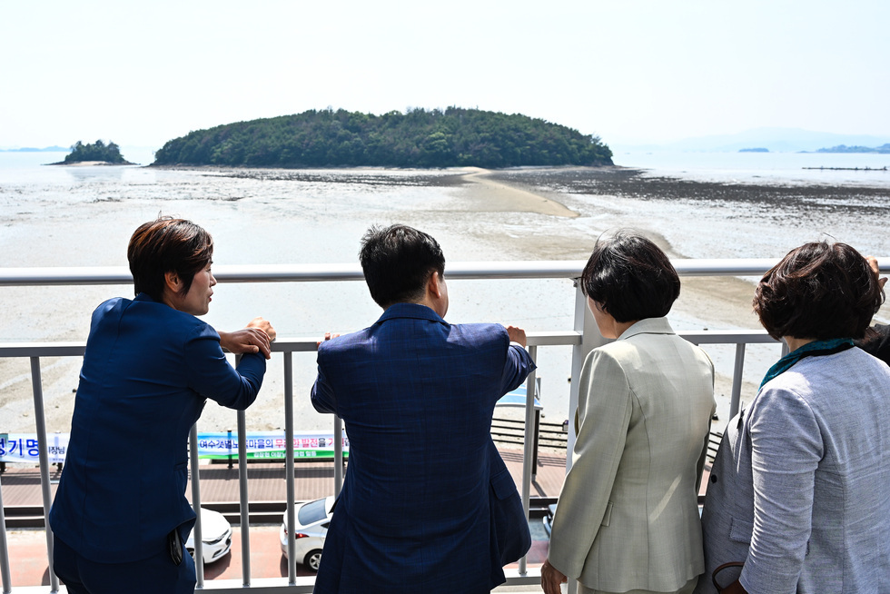 20250627 남해안 명품 전망공간 조성사업 갯벌체험센터 준공식-17.jpg