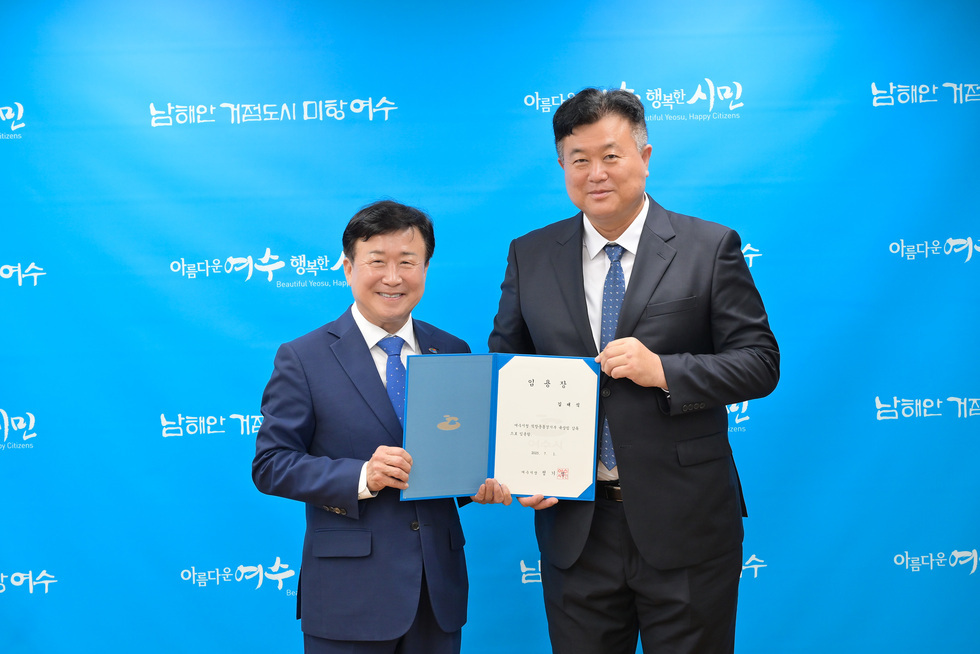 20250701 직장운동경기부 육상감독 임용장 수여-3.jpg