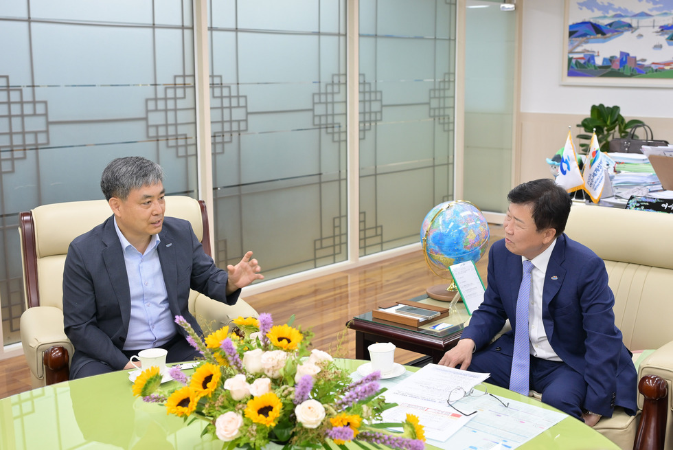 20250703 한국남동발전 여수발전본부 주거환경개선사업비 및 전통시장 공용화장실 환경개선 사업비 전달식-5.jpg
