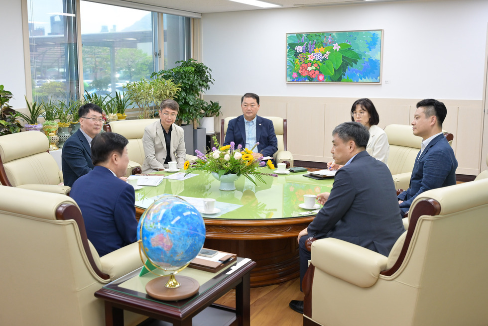 20250703 한국남동발전 여수발전본부 주거환경개선사업비 및 전통시장 공용화장실 환경개선 사업비 전달식-6.jpg