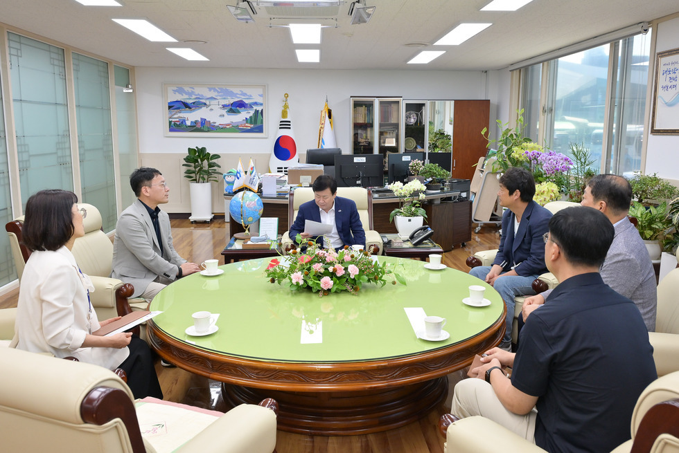 20250723 여수 K-메가 아일랜드 페스티벌 입장권 후원증서 전달식-4.jpg