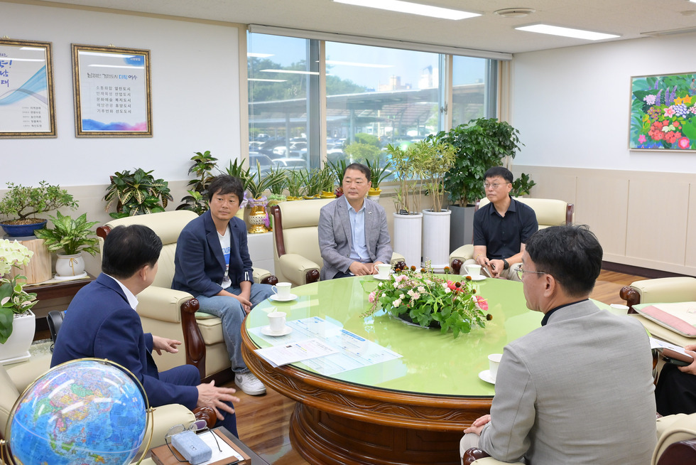 20250723 여수 K-메가 아일랜드 페스티벌 입장권 후원증서 전달식-5.jpg