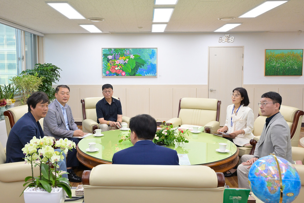 20250723 여수 K-메가 아일랜드 페스티벌 입장권 후원증서 전달식-6.jpg