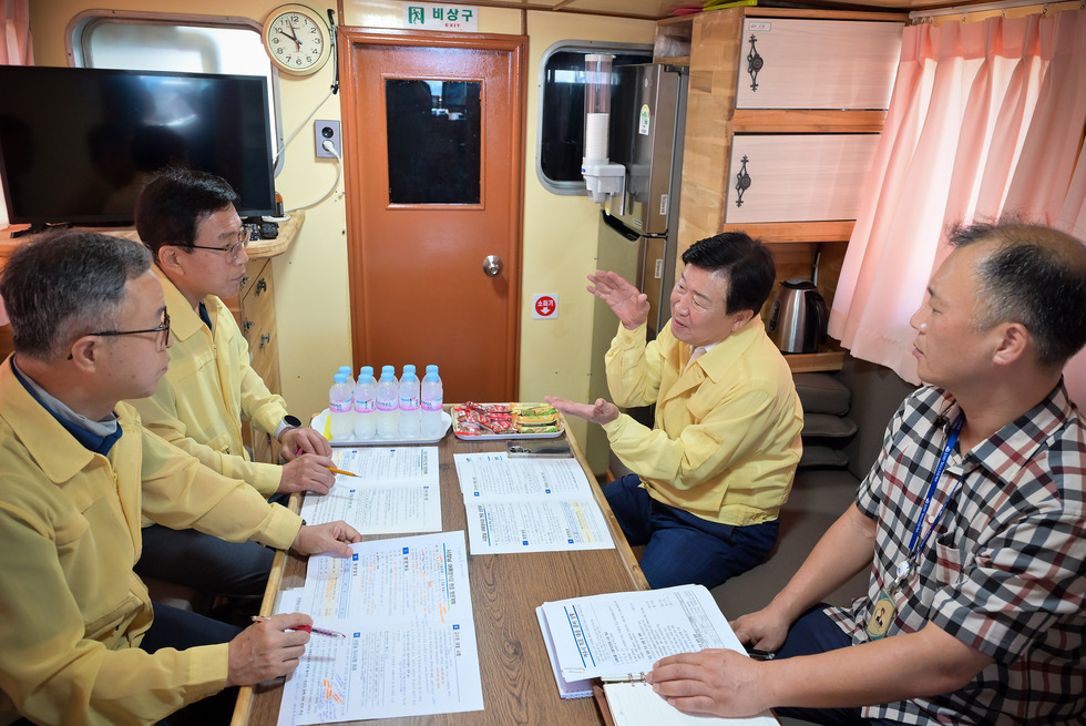 20250729 하절기 현안 사업 및 폭염 관련 현장 방문(해상가두리 양식장 점검)-1.jpg