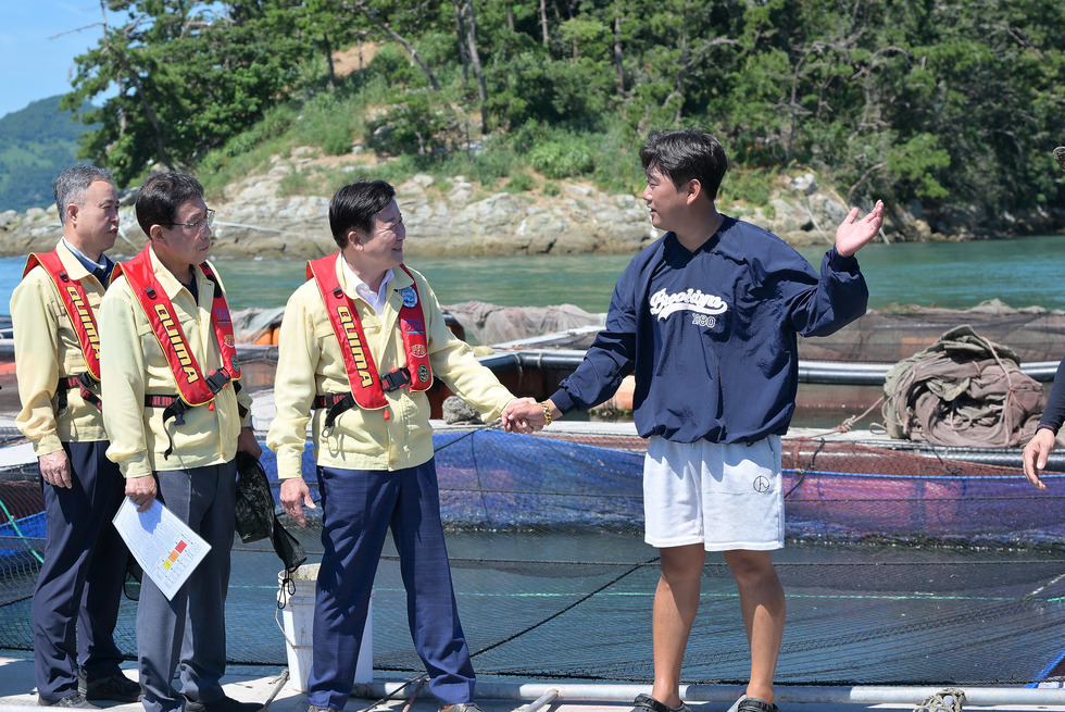 20250729 하절기 현안 사업 및 폭염 관련 현장 방문(해상가두리 양식장 점검)-6.jpg