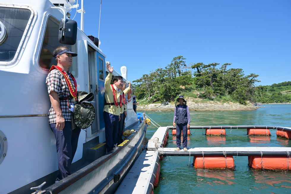 20250729 하절기 현안 사업 및 폭염 관련 현장 방문(해상가두리 양식장 점검)-20.jpg
