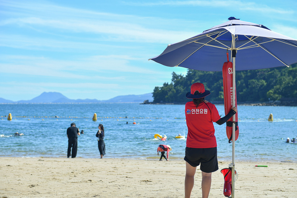 20250729 하절기 현안 사업 및 폭염 관련 현장 방문(웅천해수욕장, 만성리해수욕장)-1.jpg