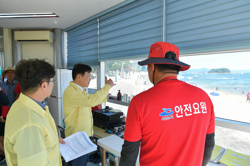 20250729 하절기 현안 사업 및 폭염 관련 현장 방문(웅천해수욕장, 만성리해수욕장)-2.jpg