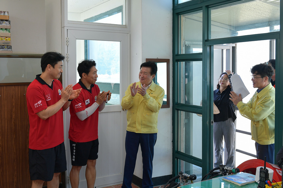 20250729 하절기 현안 사업 및 폭염 관련 현장 방문(웅천해수욕장, 만성리해수욕장)-9.jpg