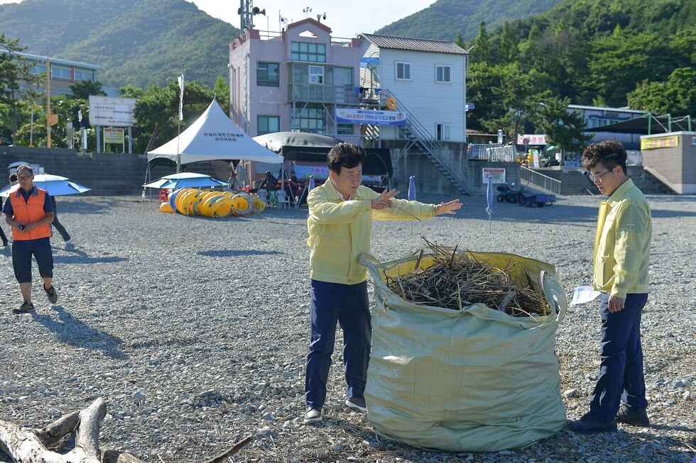 20250729 하절기 현안 사업 및 폭염 관련 현장 방문(웅천해수욕장, 만성리해수욕장)-13.jpg