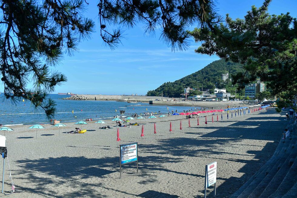 20250729 하절기 현안 사업 및 폭염 관련 현장 방문(웅천해수욕장, 만성리해수욕장)-15.jpg