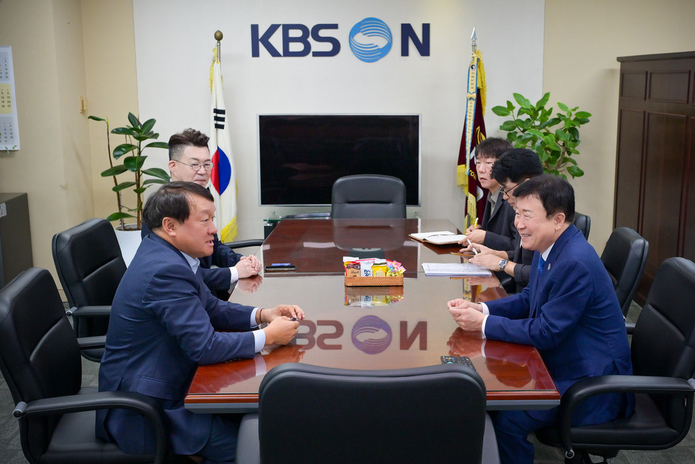 20250825 섬박람회 홍보 협약식 KBSN방송출연-1.jpg