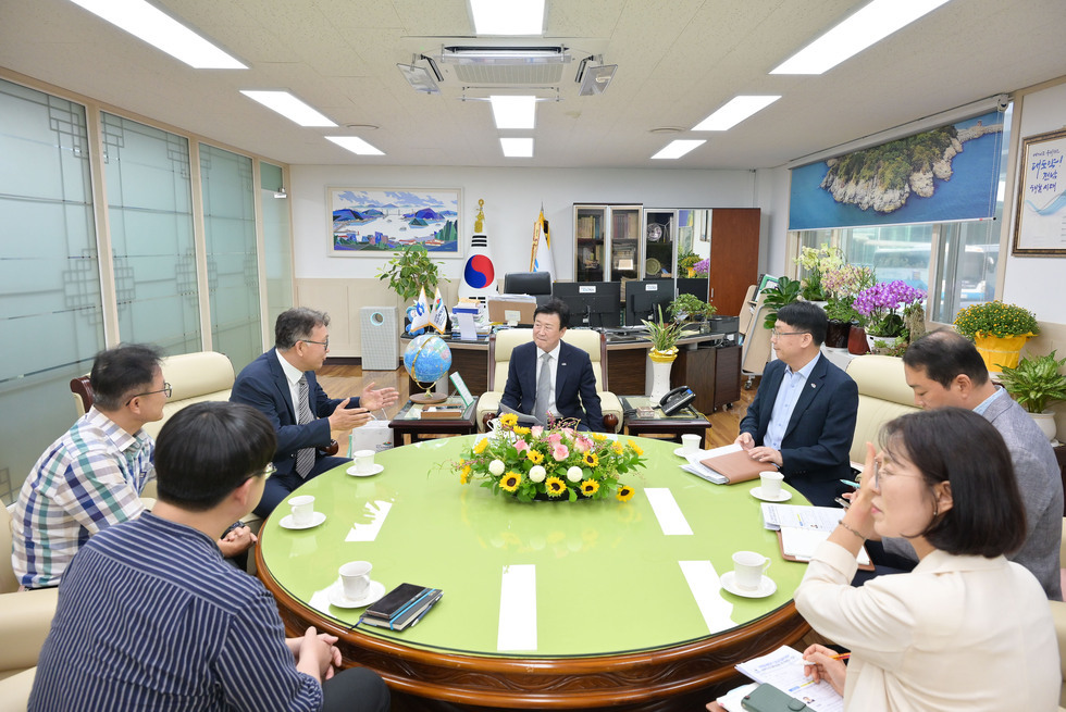 20250901 한국동서발전(주) 신호남건설추진본부 장애인생산품 지원 후원증서 전달식-5.jpg