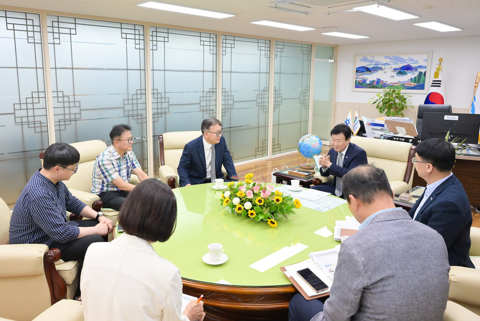 20250901 한국동서발전(주) 신호남건설추진본부 장애인생산품 지원 후원증서 전달식-6.jpg