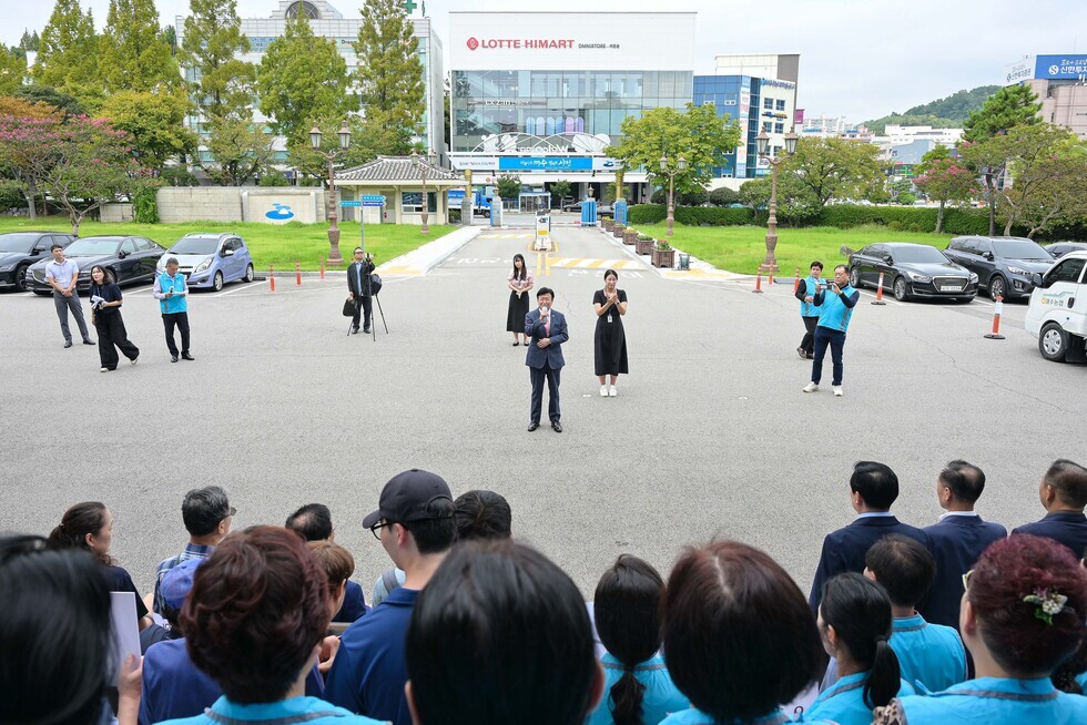 20250924 (주)YC-TEC 추석맞이 후원물품 전달식-5.jpg