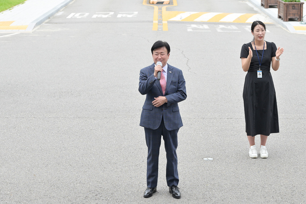 20250924 (주)YC-TEC 추석맞이 후원물품 전달식-6.jpg