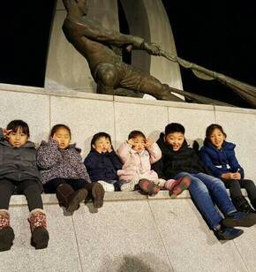 처남내외와  돌산공원에서  ,지역과 나라에 헌신할 두가정의  여섯 아이들~~