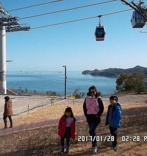 여수 해양케이블카 오동도 방면에서 곤충박물관 올라가는 길목에서 뷰가 넘 멋져서 한컷~~~인증 샷