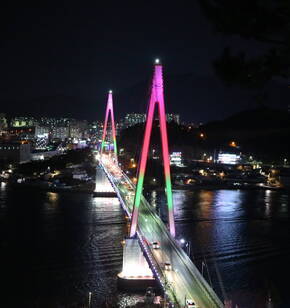 돌산공원에서 본 돌산대교의 야경입니다. 