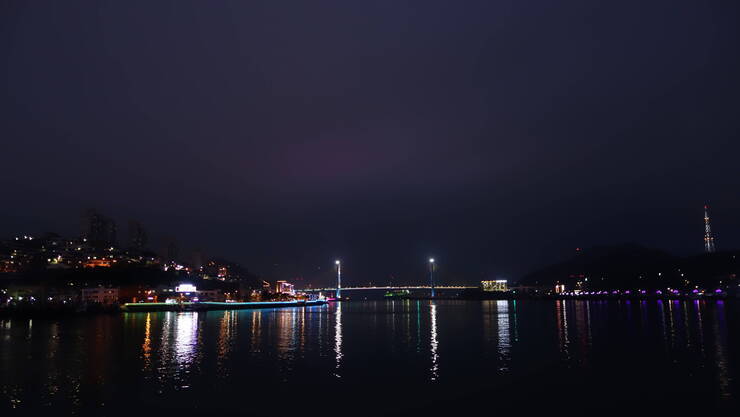 여수수산시장에서 바라본 거북선대교