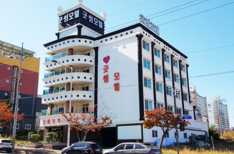 굿썸모텔 건물 외관 