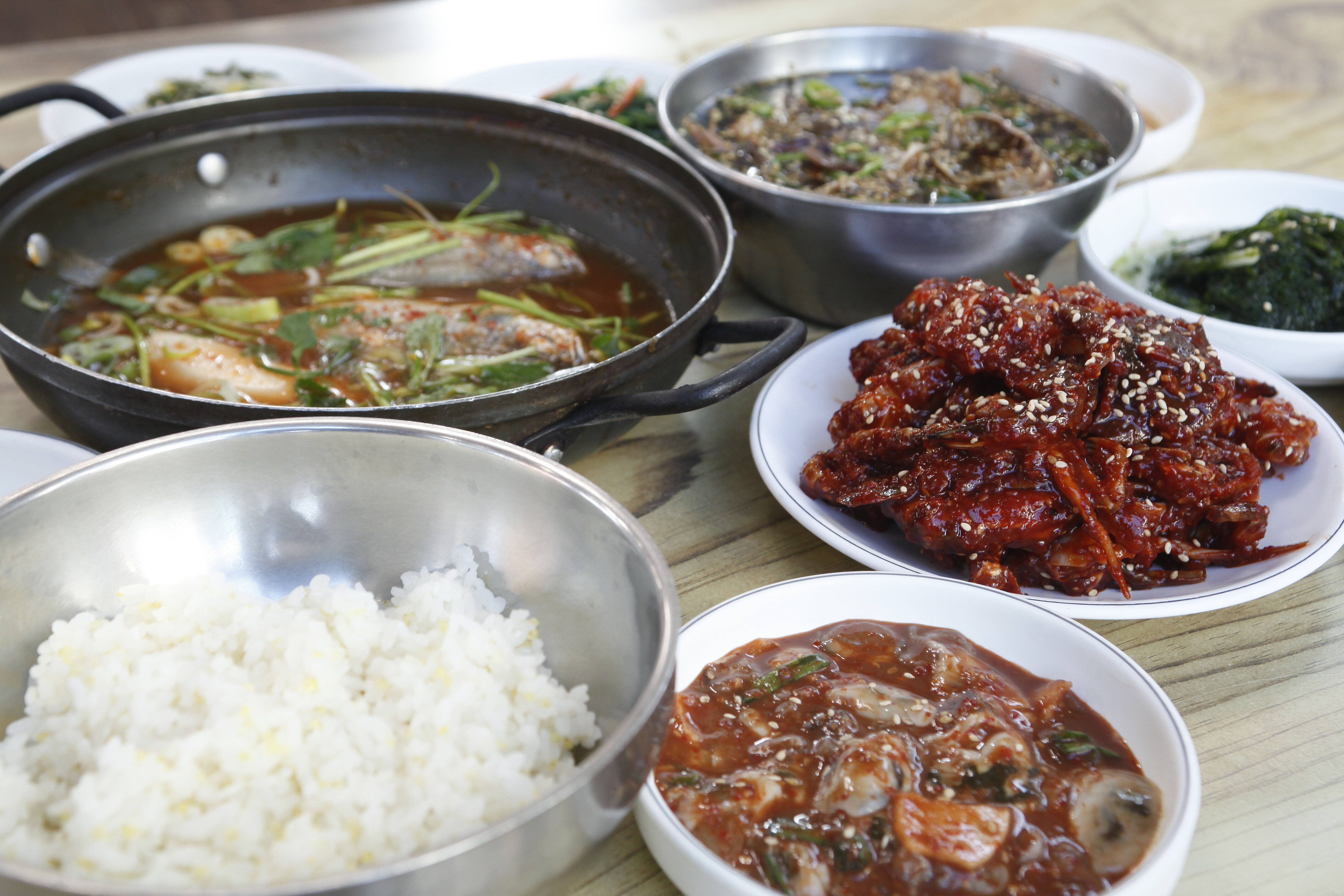 두꺼비식당_전체상차림.JPG의 1번째 이미지