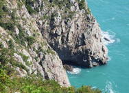 절벽과 해안굴(손죽도)