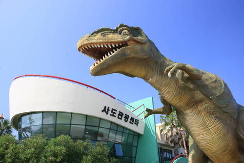 공룡모형과 공룡체험학습장의 1번째 이미지