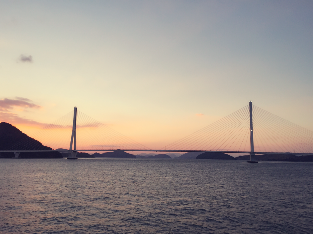 금오도 가는 배 안에서 바라본 화태대교의 모습