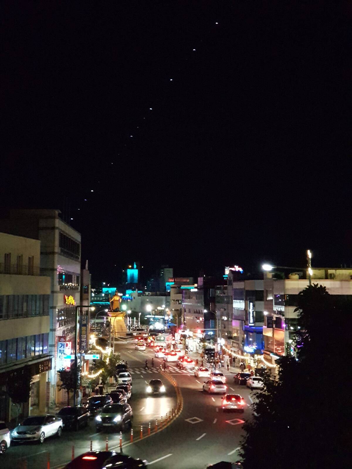 진남관에서 바라본 이순신광장 야경