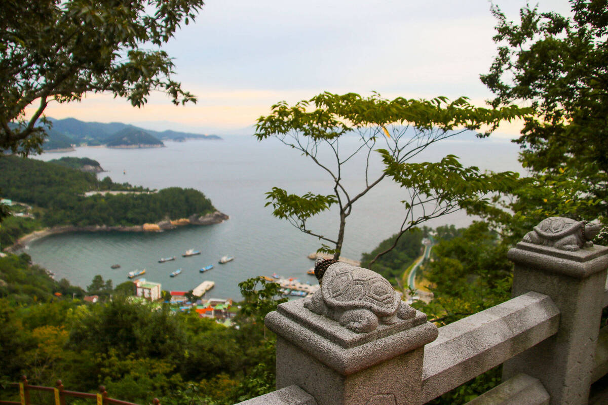 향일암에서 내려다본 바다 전경