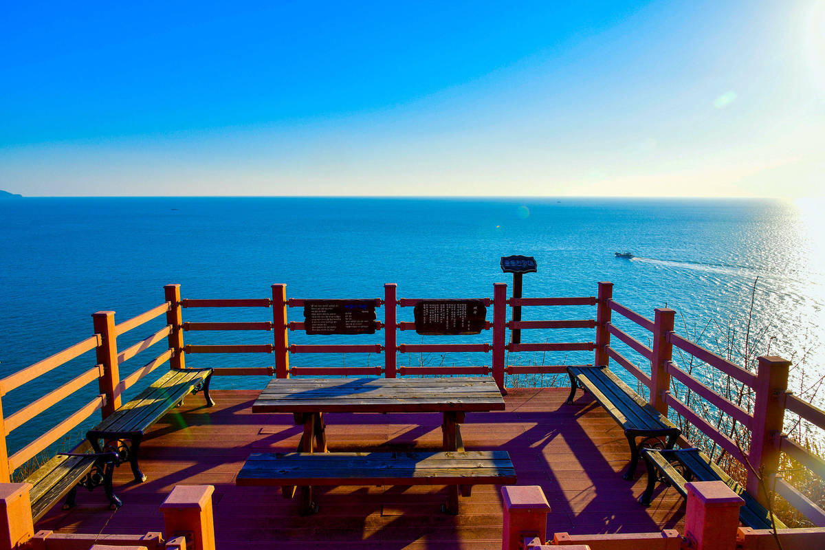 전망대에서 바라본 바다 전경