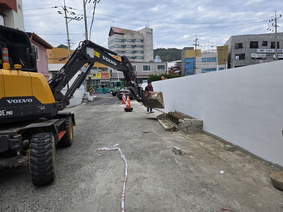 [251201] 남산지구 H/W 노후담장 벽화 완료