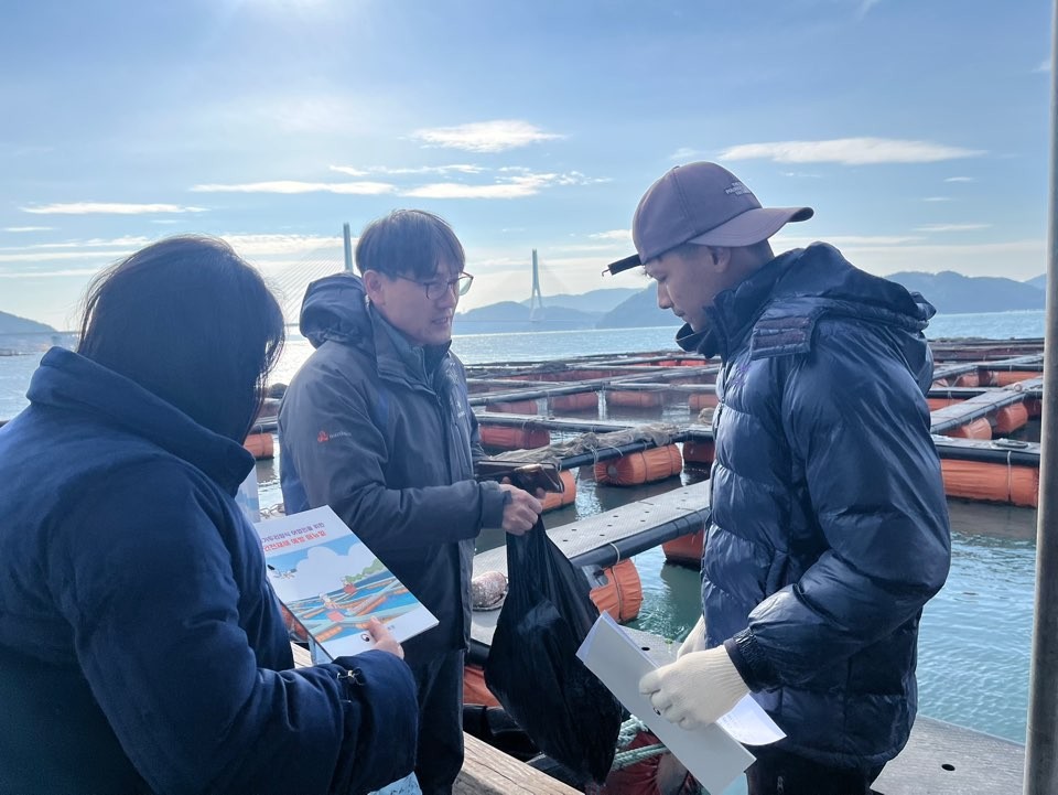 4-1여수시, 저수온 예비특보 속 양식어가 피해 예방 ‘총력’.jpg