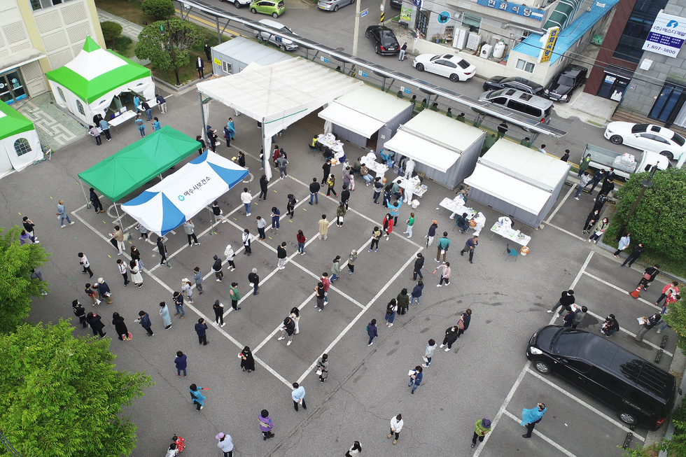 ▲ 여수시가 ‘오미크론 변이바이러스’를 막기 위해 설 특별 방역대책 기간 여수경찰서와 함께 취약시설 특별점검을 실시한다.