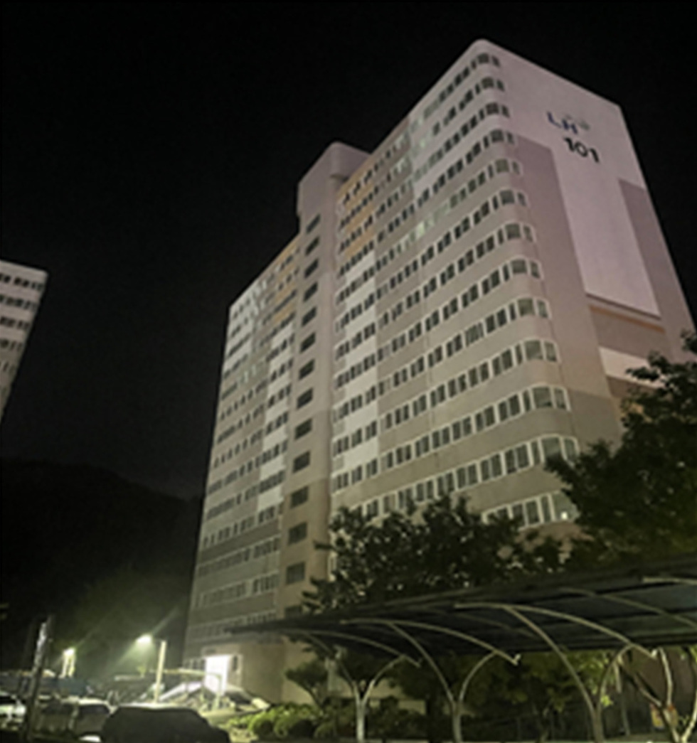 ▲ 지난해 여천무선1차 주공아파트에서 에너지 절약을 위한 소등 행사를 실시했다.