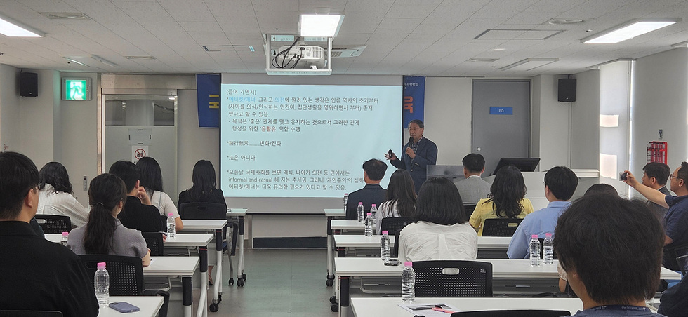 2026 여수섬박람회, 네덜란드 전 대사 초빙해 글로벌 매너 교육 - 행정 | 코리아NEWS