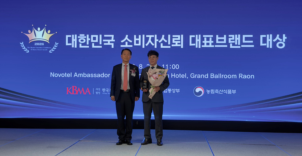 [추가] 1-1 여수시, 소비자신뢰 대표브랜드 대상 12년 연속 수상.jpg
