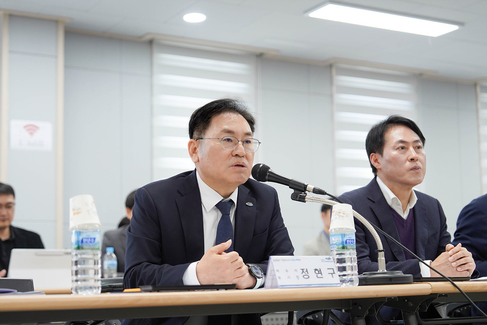 3-2 여수시, 석유화학 위기대응 협의체 개최… 산업 체질 개선 본격 논의.jpg