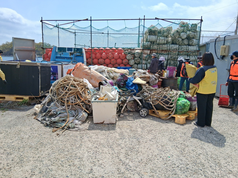 1-1여수시, 항호마을 해안가 민·관 합동 대대적 환경 정비 실시.jpg