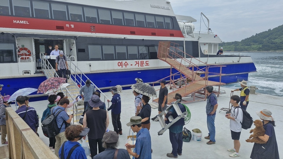 2. boarding.jpg